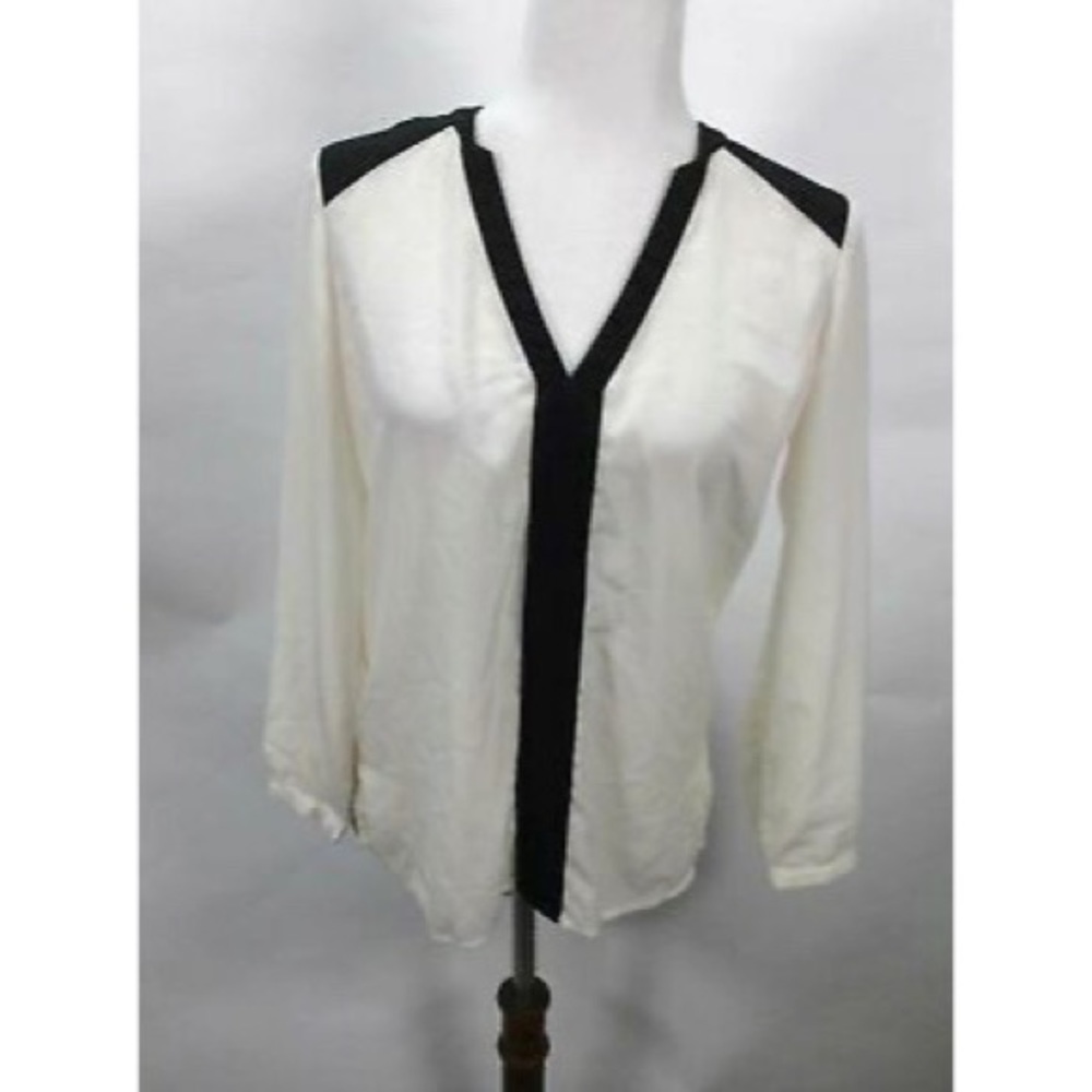 SOLD Vince Camuto White /Black Trim Long Sleeve